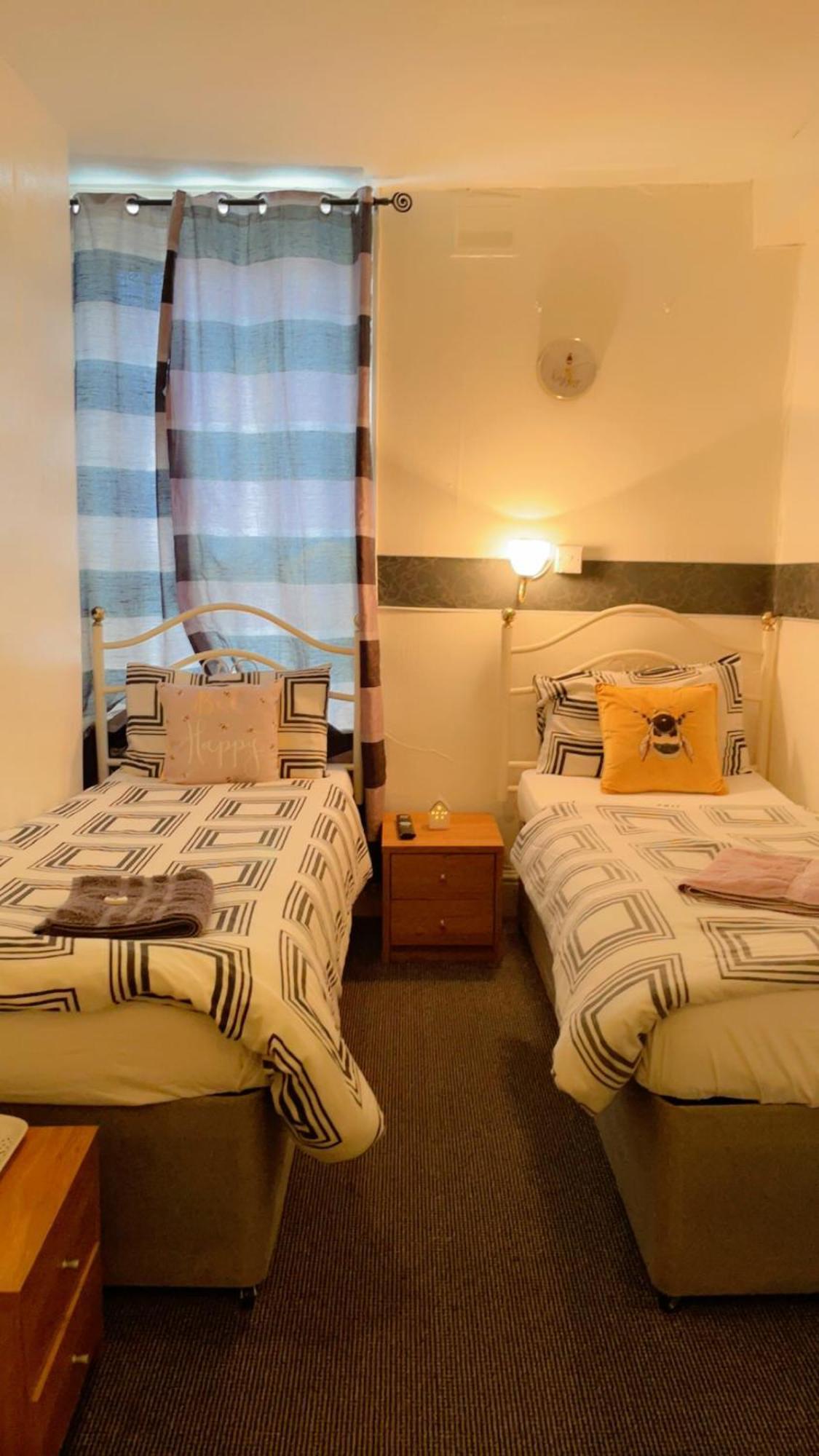 Fern Villa Hotel - Albert Road Blackpool Esterno foto