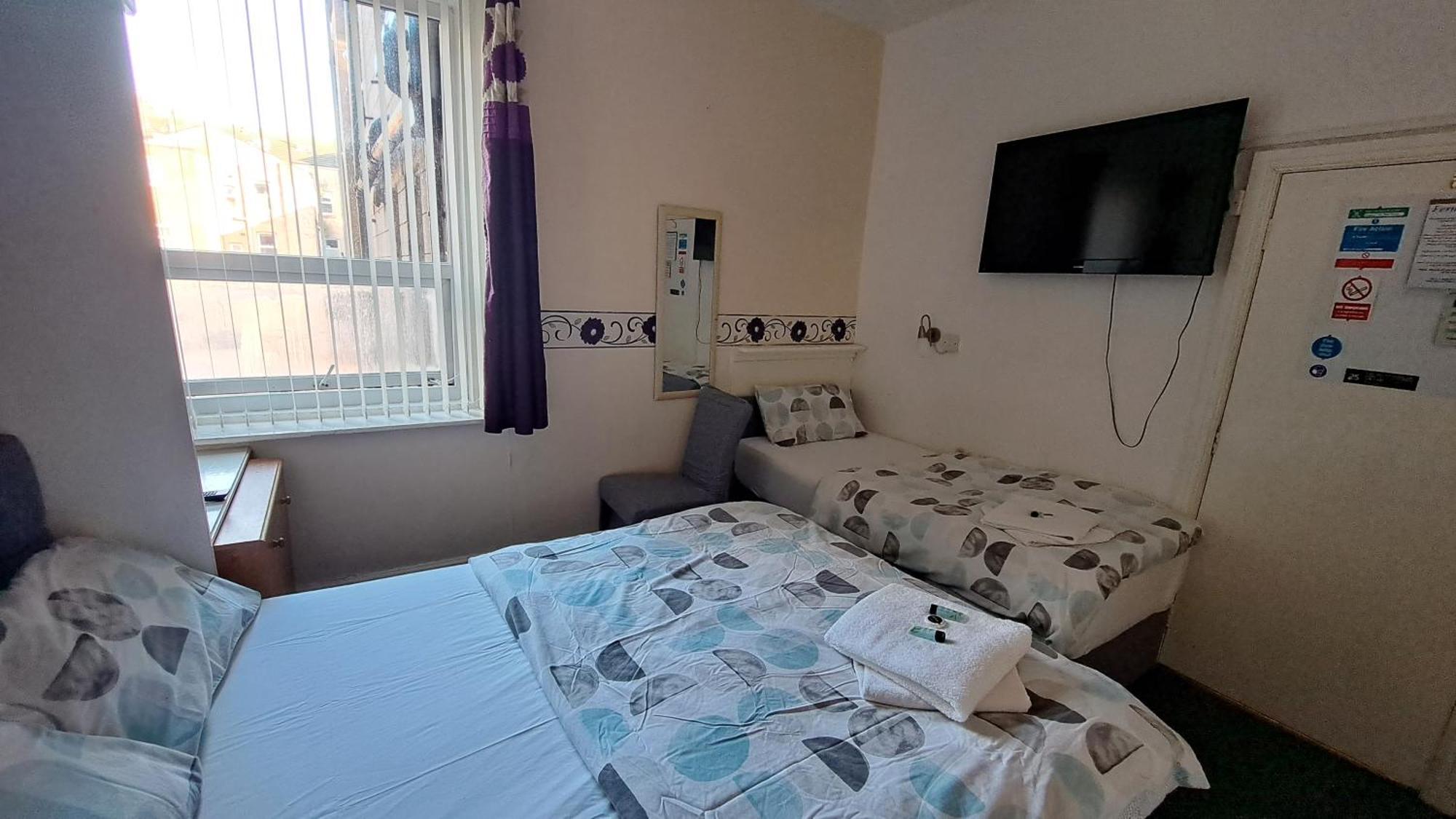 Fern Villa Hotel - Albert Road Blackpool Esterno foto