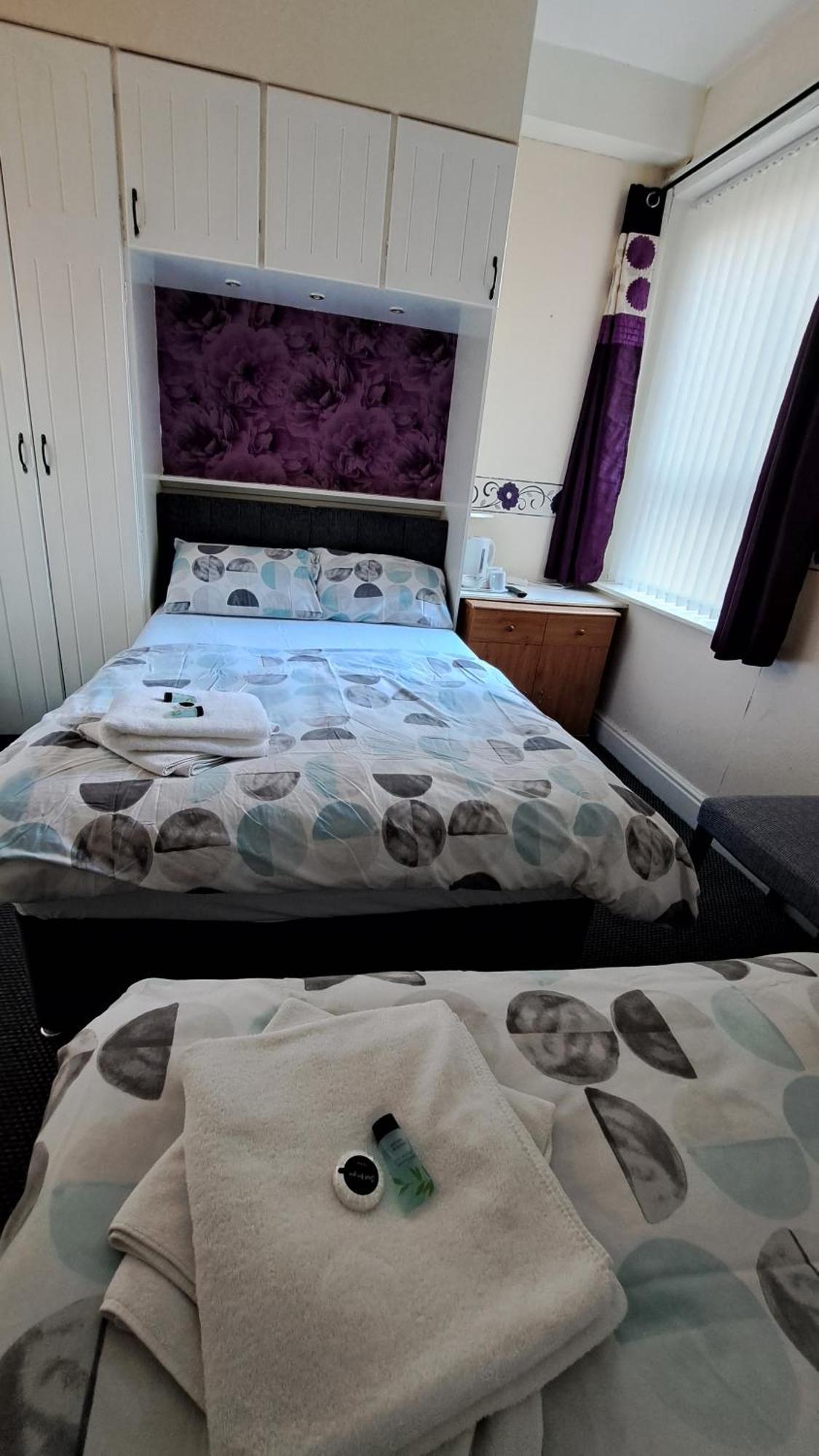 Fern Villa Hotel - Albert Road Blackpool Esterno foto