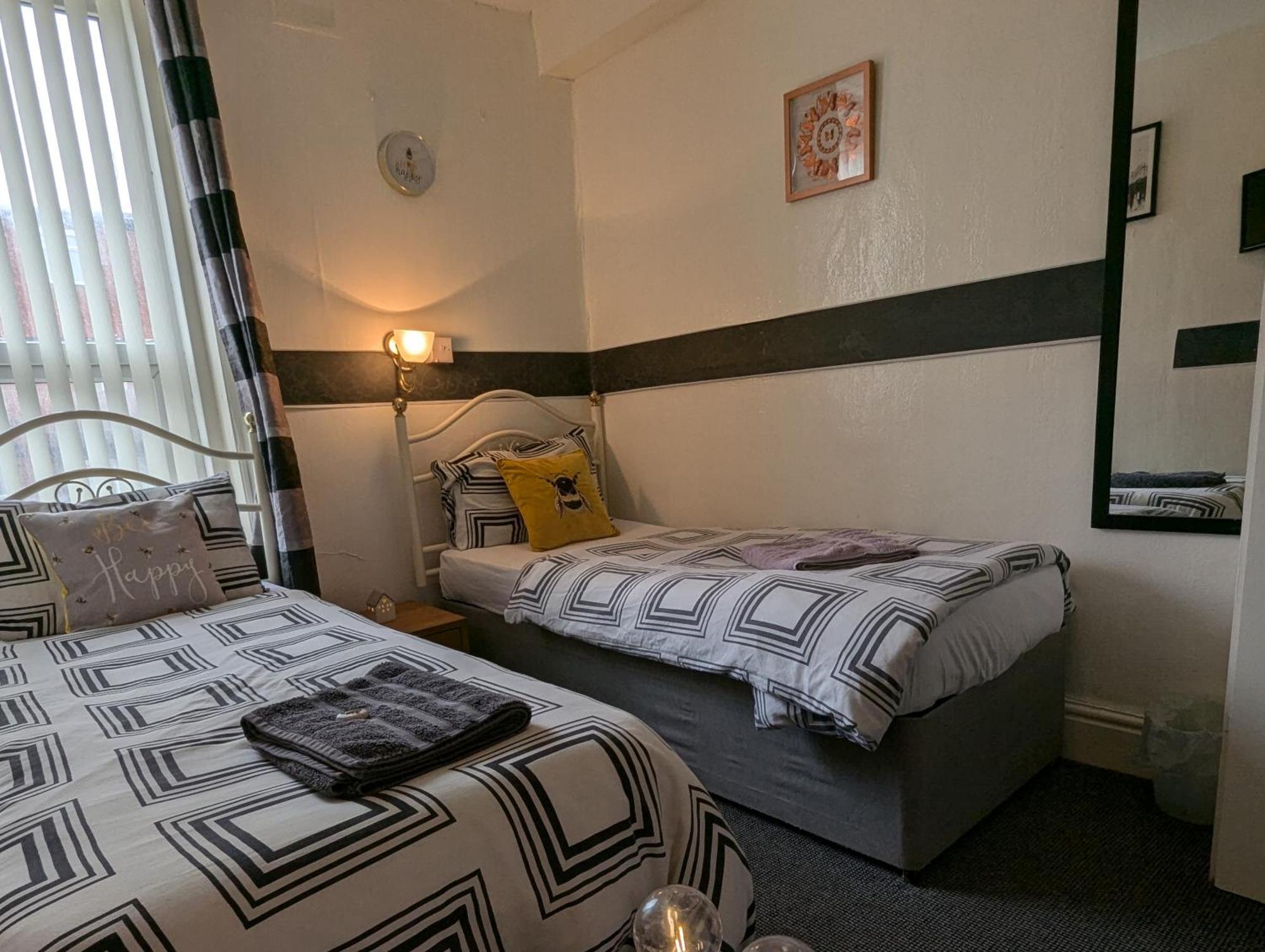 Fern Villa Hotel - Albert Road Blackpool Esterno foto