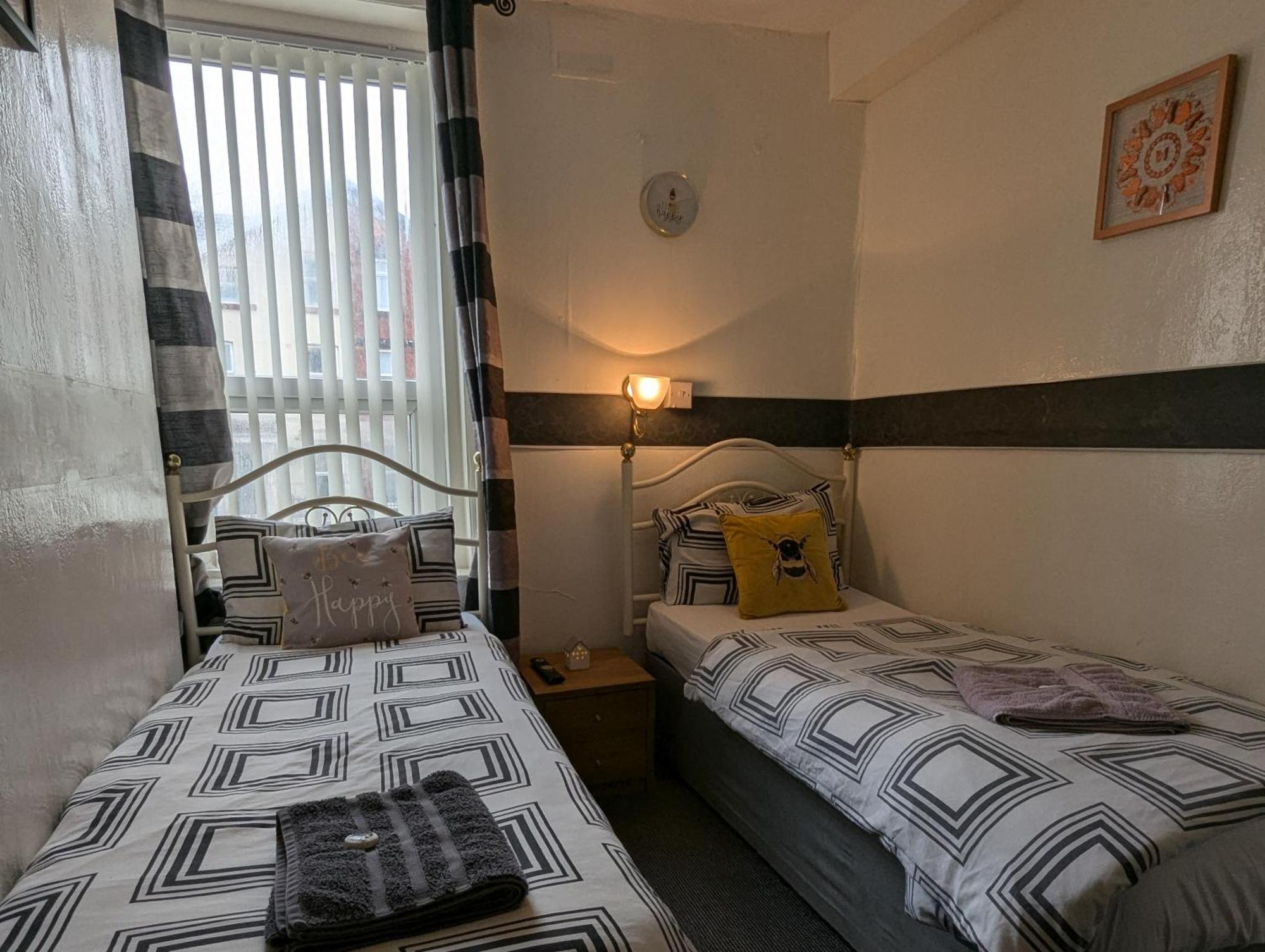 Fern Villa Hotel - Albert Road Blackpool Esterno foto