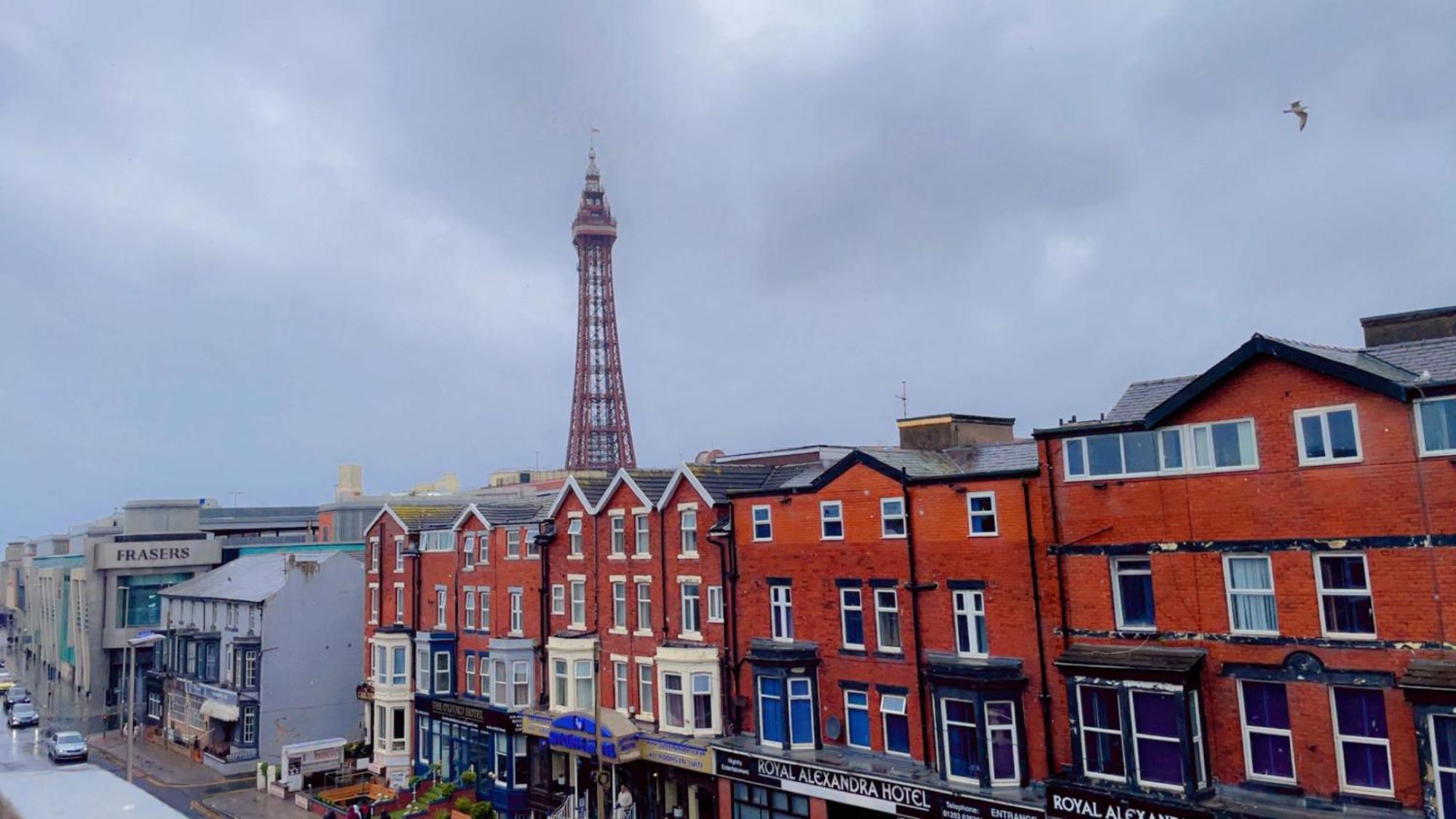 Fern Villa Hotel - Albert Road Blackpool Esterno foto